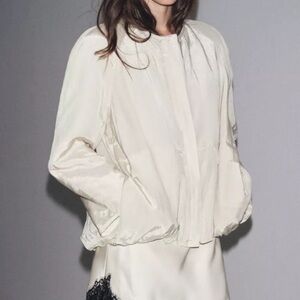 Zara Cream Pocket Loose Fit Jacket Size S - M